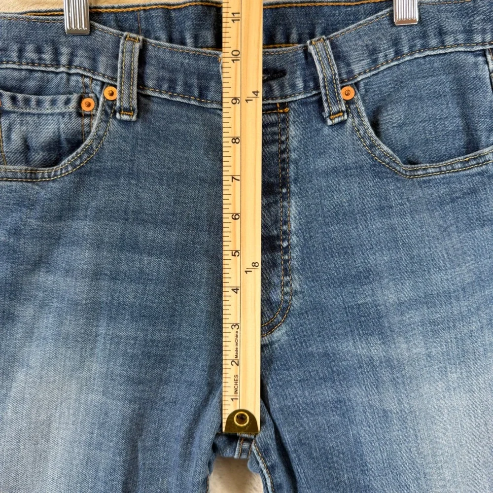 Levis 501 Original Fit Jeans Mens 30x32 Medium Wash Blue Button Fly Straight Leg